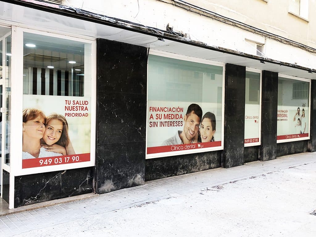 Vinilación de escaparate — Clínica Dental (financiación)